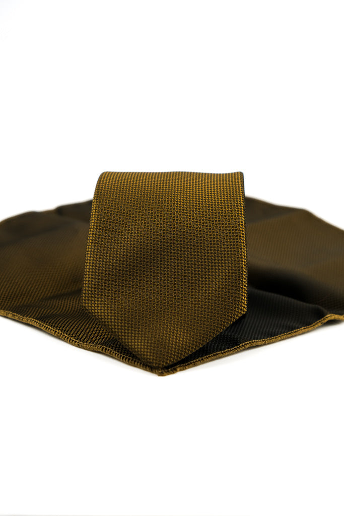 GOLD TIE & HANKIE SET